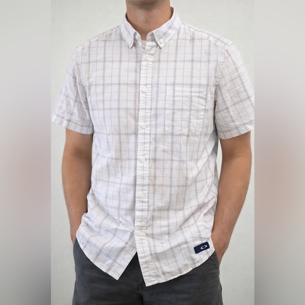 Oakley Men’s White Gray Plaid Short Sleeve Button Down Shirt